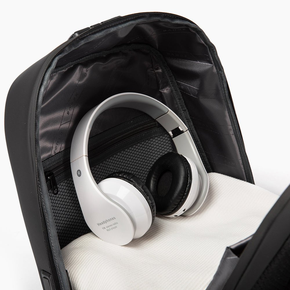 Smart Backpack for 17.3" Laptop with USB Port – Bange Vanguard